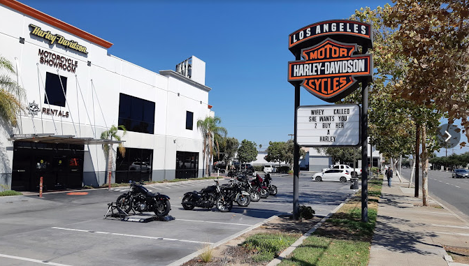 Dealernews's tweet photo. #PerformanceBrokerageServices, North America’s highest volume dealership brokerage firm, is pleased to announce the sale of @LosHarley from Rodin Younessi, former race car driver, to Andrew Westbrook of #PacificMotorcycleGroup. https://t.co/3CWDsiCX4U https://t.co/1krtHXKEJ1