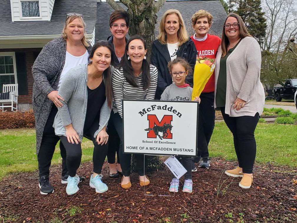 kingmia5's tweet photo. I cannot be more grateful to be part of this amazing McFadden family. These incredible friends and coworkers came to welcome my daughter to McFadden for the next school year. These teachers truly are Family! 🥰❤️🖤❤️🖤@McFadden_School https://t.co/4Se3VpKUVK