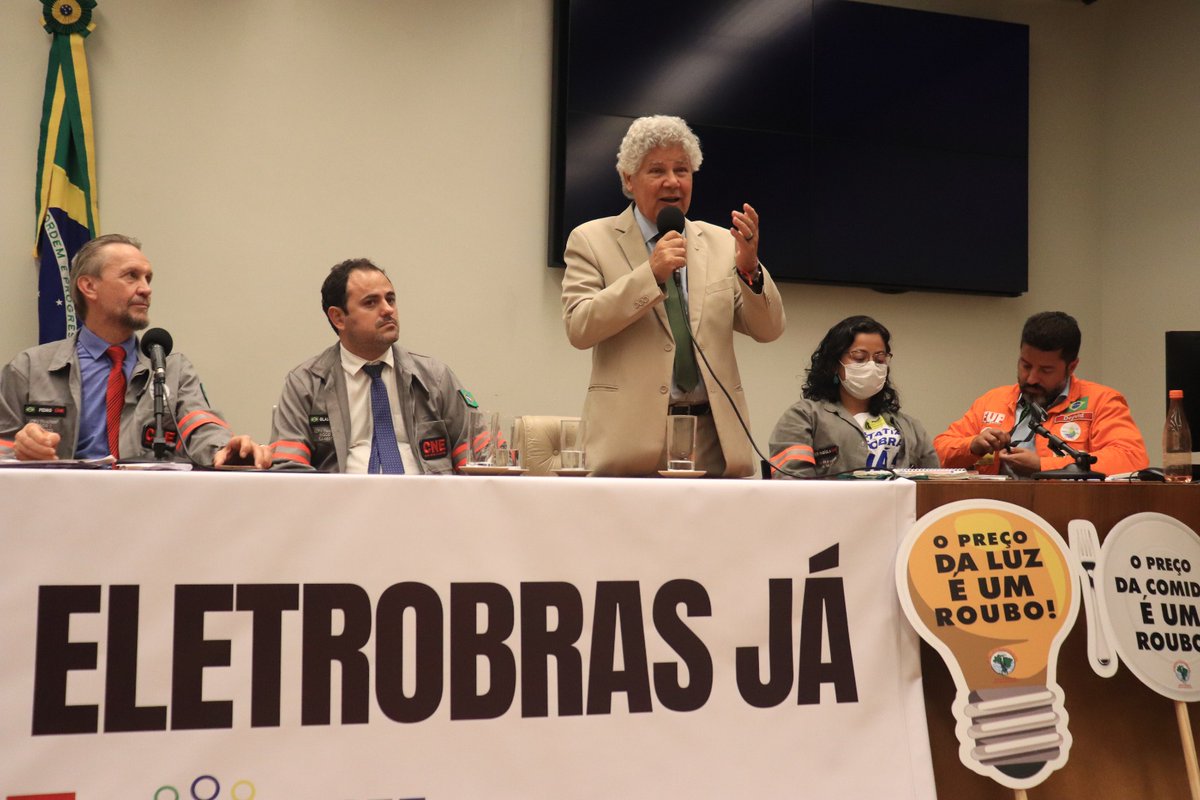 depchicoalencar's tweet photo. Lançamento da Frente Parlamentar Mista pela Reestatização da Eletrobrás. A privatização vai encarecer a tarifa de energia elétrica no Brasil. E apagões poderão se tornar corriqueiros. Reestatiza Eletrobrás Já! https://t.co/FiNNIym7h5