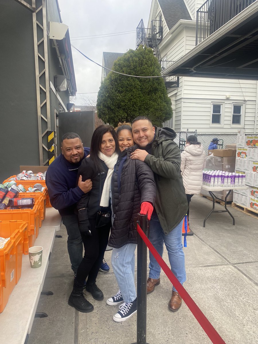 Team LGA supported our Queens community today by volunteering with the River Fund Group. Good Leads The Way when we give back to our community! <a href="/JeffreyMcNamee/">Jeffrey McNamee</a> <a href="/gavair/">Gavin Darraugh</a> <a href="/LouFarinaccio/">Lou Farinaccio</a> <a href="/DJKinzelman/">David</a>