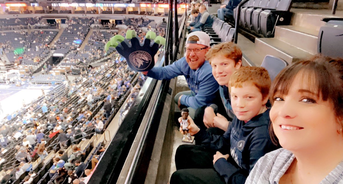 Mollymose's tweet photo. #packpix  #twolves https://t.co/oeHo1R7ttD
