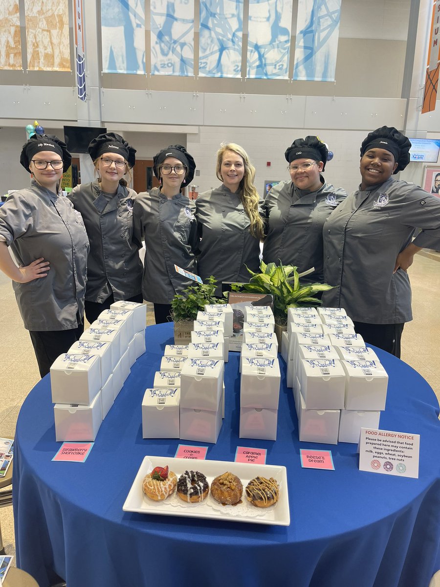 I always enjoy @BaltCoPS #StateoftheSchools & @foundationbcps events as they #FocusontheGood and we’re doing good things. Kudos to our @CTE_BaltCoPS programs represented by the Color Guard, flower boxes and refreshments. #JROTC #construction #bakingandpastry #CTEMADE