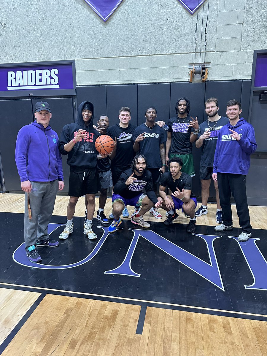 SLIMEBALLZ COMPLETE THE PERFECT SEASON ‼️
Slimeballz win 66-48 and become back-to-back Champions 🏆
•
•
•
•
Thank you to all of our fans for their support this season! #greatestteamever