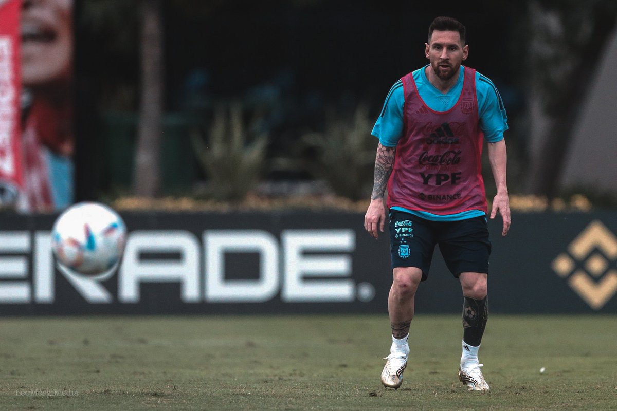 WinnaFC's tweet photo. Messi during training today 🇦🇷🐐 https://t.co/Sq34nIrRiP