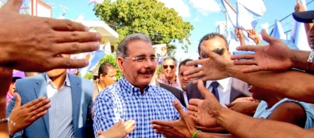 Si usted logró llegar de una familia humilde a ser el mejor presidente de la República Dominicana, superar un cáncer será menos difícil, presidente Danilo Medina 🫶