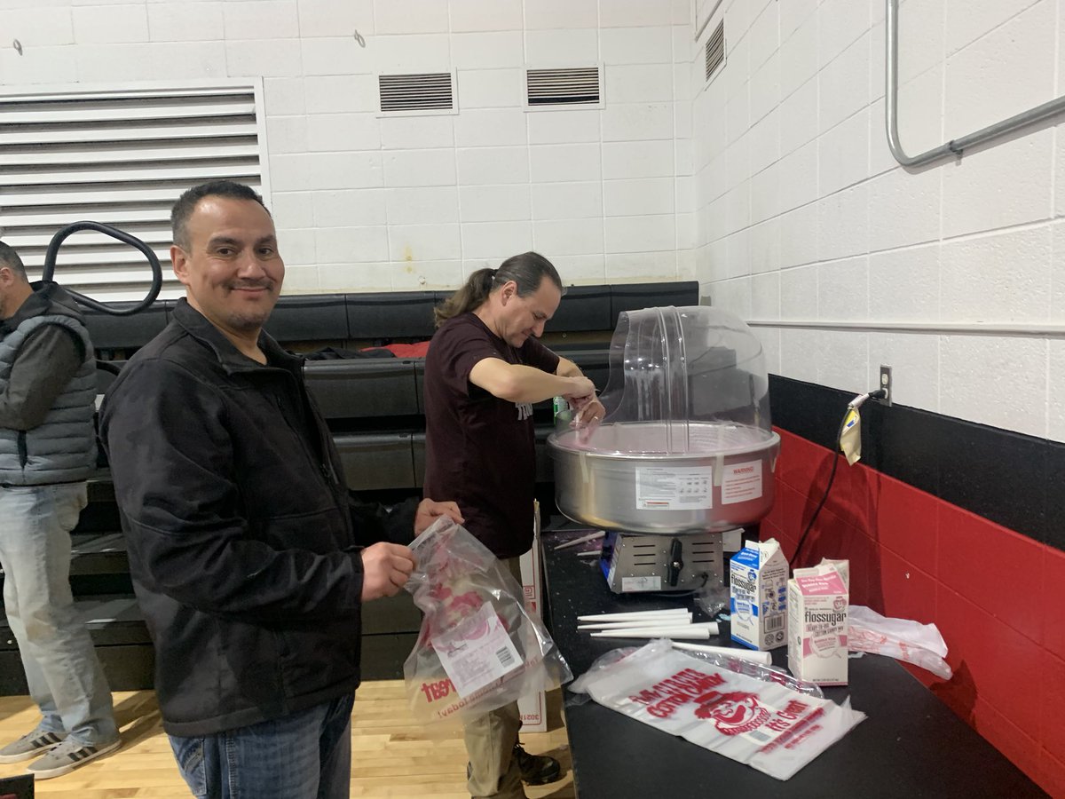 SymensLisa's tweet photo. Celebrating Spring Equinox with BPS Indigenous Ed team! Awesome crowd &amp; so much beautiful culture and talent in this room! #learnbps https://t.co/hrjQCV0Chr