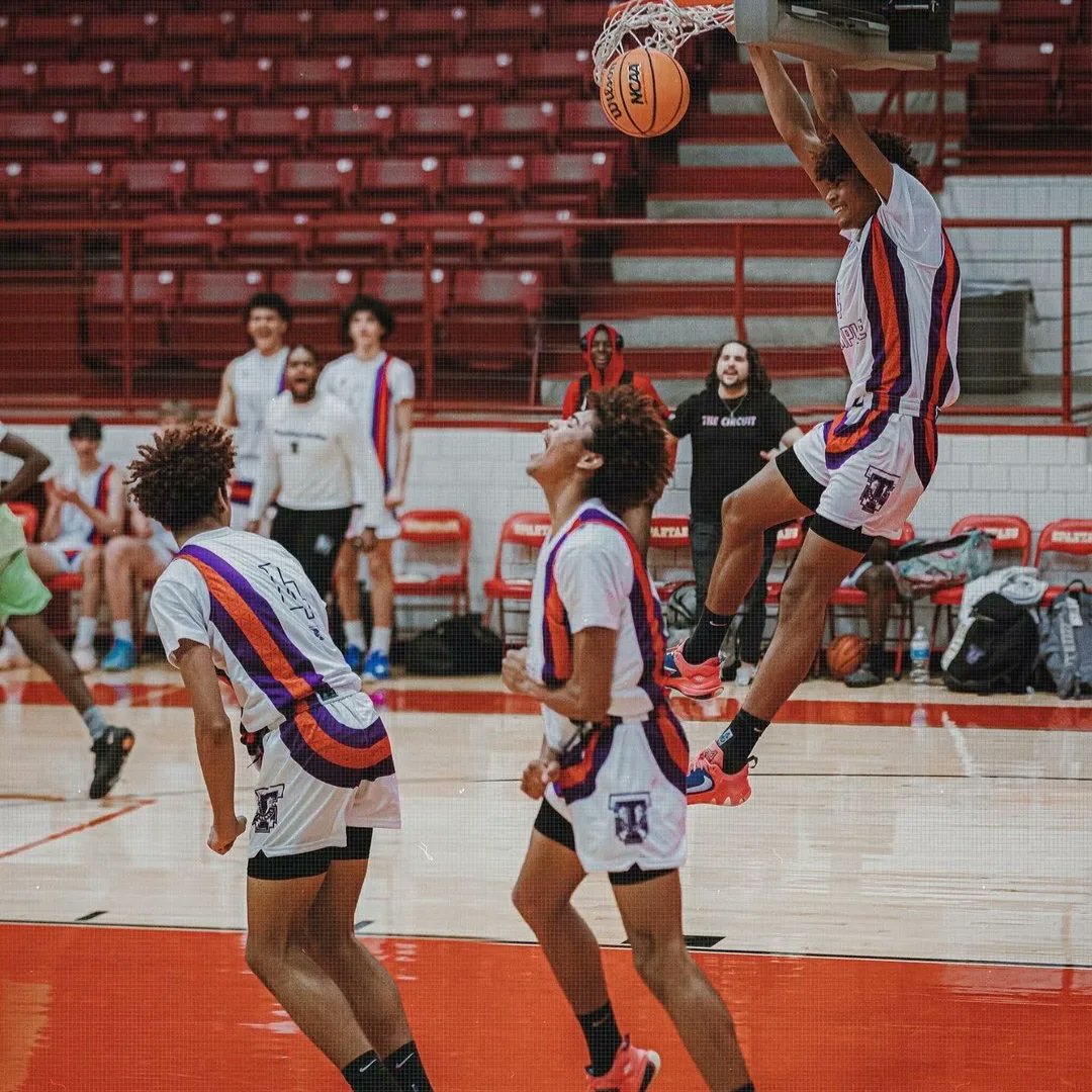 CherishHadnot's tweet photo. OTR EXPOSURE
VS TJ Ford-WIN 18 pts in the 1st half
VS Cooz Elite-WIN 21pts 8 rebounds
VS Vyperfuse-WIN 14pts 8 rebounds

Mixtape dropping Soon!!!!
@TayCrazzyyy @TempleLifeHoops @ExposureOtr https://t.co/CGE2WOUBZ4