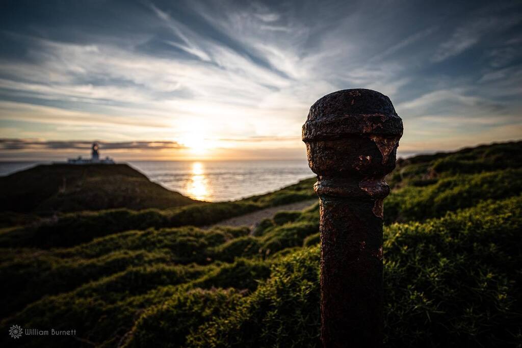 willburnett's tweet photo. Sunset, somewhere, in summertime. https://t.co/tfFD8Wl7uJ https://t.co/5ZCpyqRklm