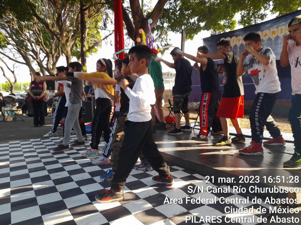 CdmxPilares's tweet image. Nos pone muy contentos celebrar nuestro 4to aniversario en #PILARES "Central de Abasto". 🥳

Estuvimos de fiesta con actividades, baile y mucha diversión al lado de la mejor compañía... USTEDES, 
#ComunidadPILARES.
Muchas gracias a todas y todos. Vamos por más años juntos. ❤