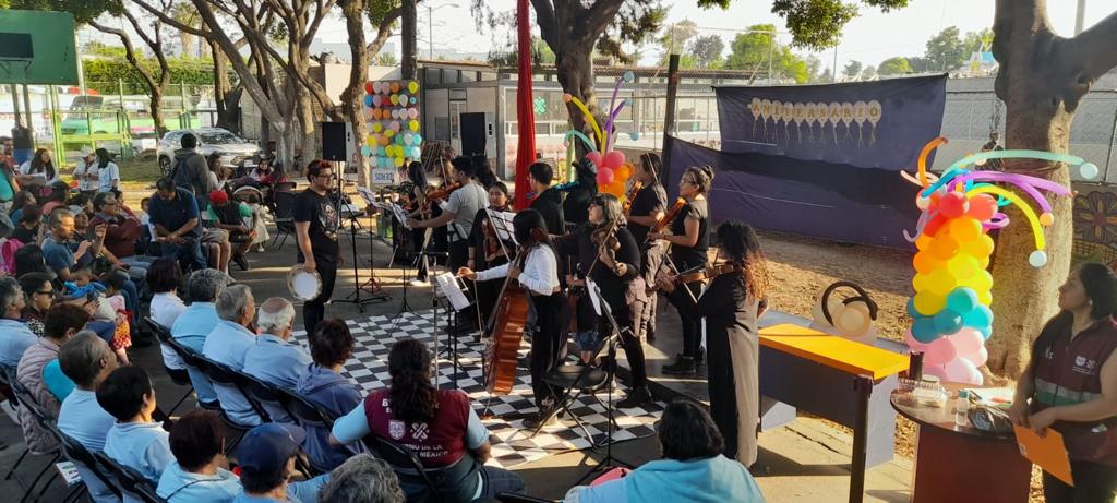 CdmxPilares's tweet image. Nos pone muy contentos celebrar nuestro 4to aniversario en #PILARES "Central de Abasto". 🥳

Estuvimos de fiesta con actividades, baile y mucha diversión al lado de la mejor compañía... USTEDES, 
#ComunidadPILARES.
Muchas gracias a todas y todos. Vamos por más años juntos. ❤