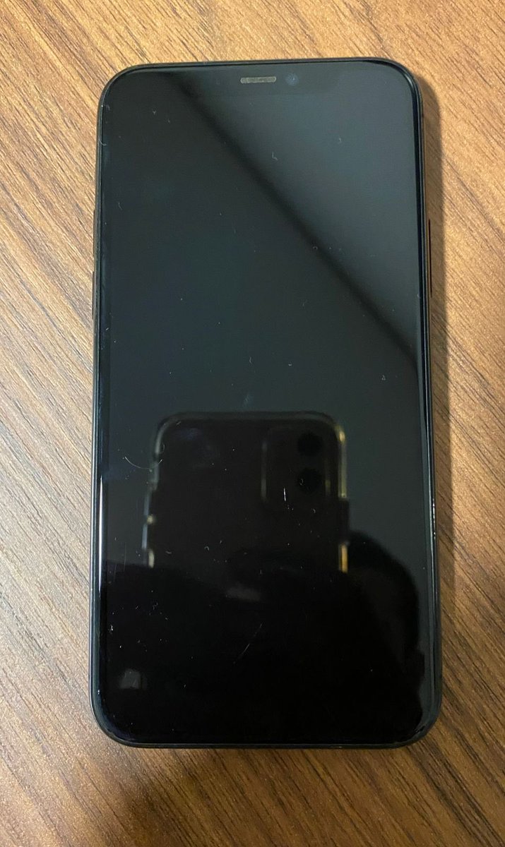 Enzoieie's tweet photo. Tô vendendo esse iPhone 11 Pro 64gb topp!! Quem tiver interesse, só me chamar.. no precinho https://t.co/1KaZtkowoX
