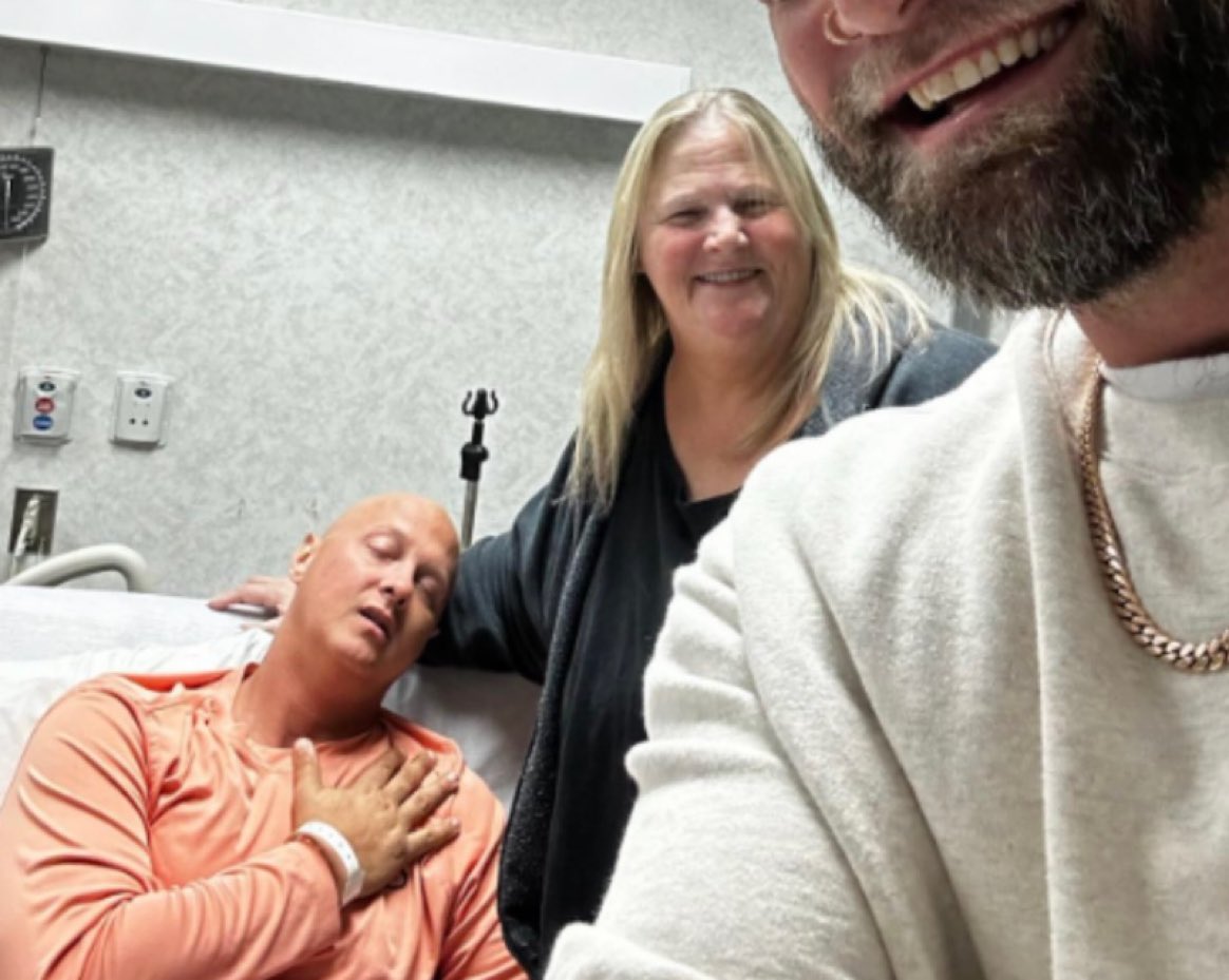 codeofvets's tweet photo. ATTENTION: @VAHouston  How much longer will this oncology patient at VA Houston have to wait until his claim is reviewed & rated?!? Michael has no income. He has PTSD. He is homeless and is financially challenged

MARINE VET! HAS CANCER!
PLEASE RETWEET
@SecVetAffairs 
@DeptVetAffairs
 @VetsExperience
@SenateVA
@codeofvets