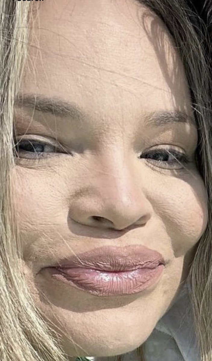 TpVile's tweet photo. @Jeyyyaaahere @trishapaytas Apparently no one wanted to have skin like Trish. For the life of me, I absolutely cannot imagine why… 🤦‍���️ https://t.co/4kgkmw76pP