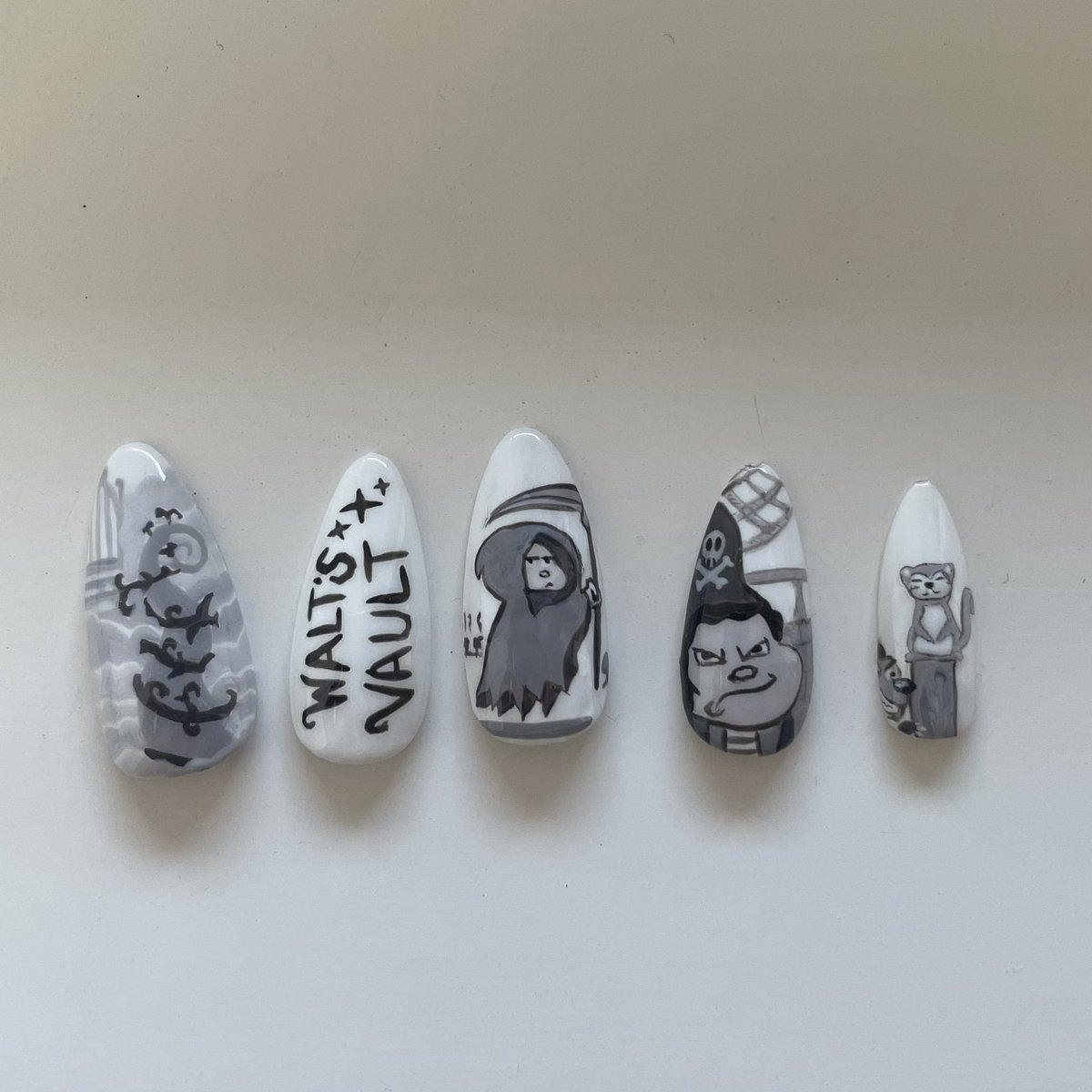 bullsugar's tweet photo. Small little paintings on these nails. 💅🏻 
That tells you a story in details. 🎨 
Searching high and low for a key. 🔑 
Maybe we should take a ship and sail overseas.. 🔎

Inspired by @Cohl_world / @WaltsVault_NFT ✨☁️ https://t.co/6WlbEX0JBt