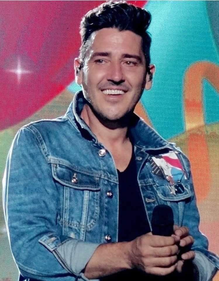 Kate18866240's tweet photo. I haven't posted anything @nkotb related on Twitter since @JonathanRKnight left twitter but the rumour is he's back which fills my heart with so much joy! So if Jon's back im back Twitter was just no fun without him! I missed him that much ♥️♥️♥️🇬🇧🇬🇧🇬🇧 https://t.co/BM599cFpDV