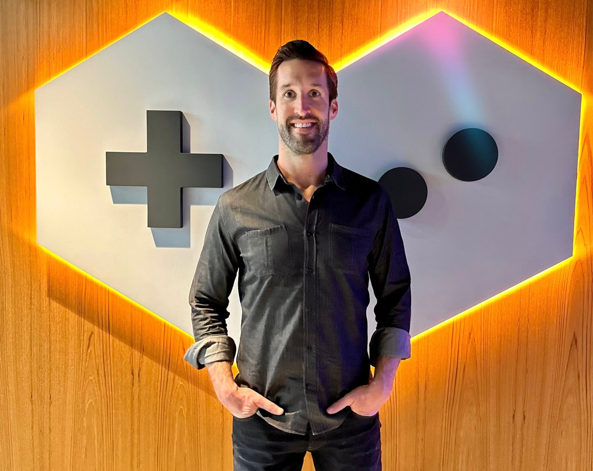 DoctorER's tweet photo. Good times at @YouTube! Thank you for inviting the Doctor ER Team for a visit. 😎👍📺🩺 What a beautiful office! @YouTubeGaming @andrewjliu @JennBarlow @MichaelZomick https://t.co/B8mXyfhvfu