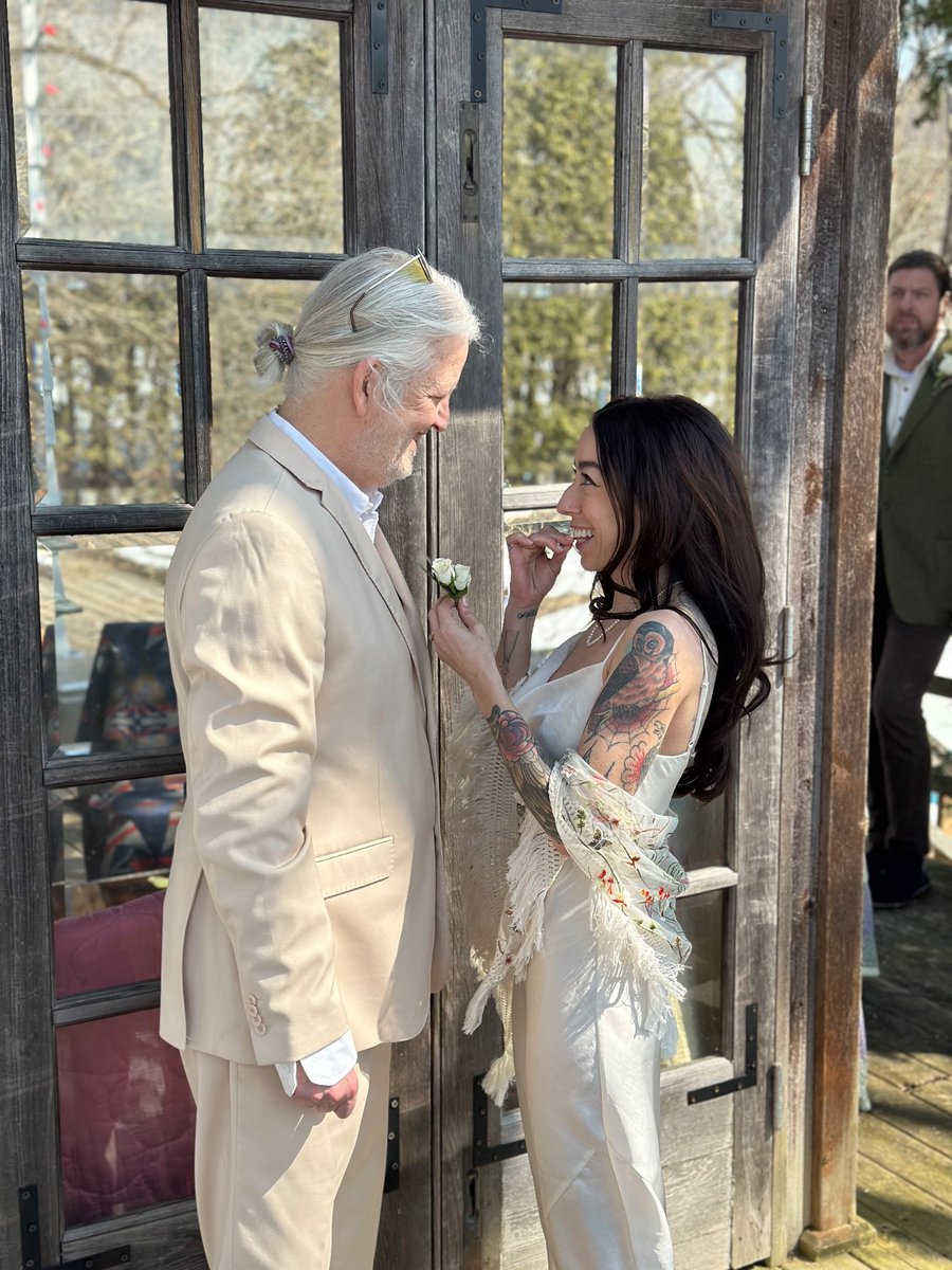 X-HugSpecialist tweet media