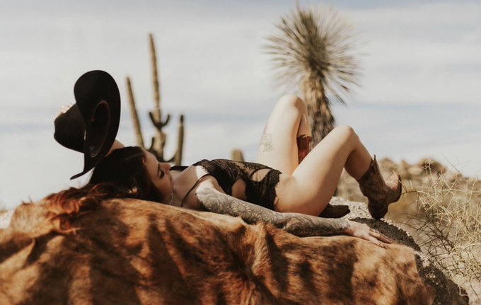 Watch Megan's leaked NSFW photo on TwXstars