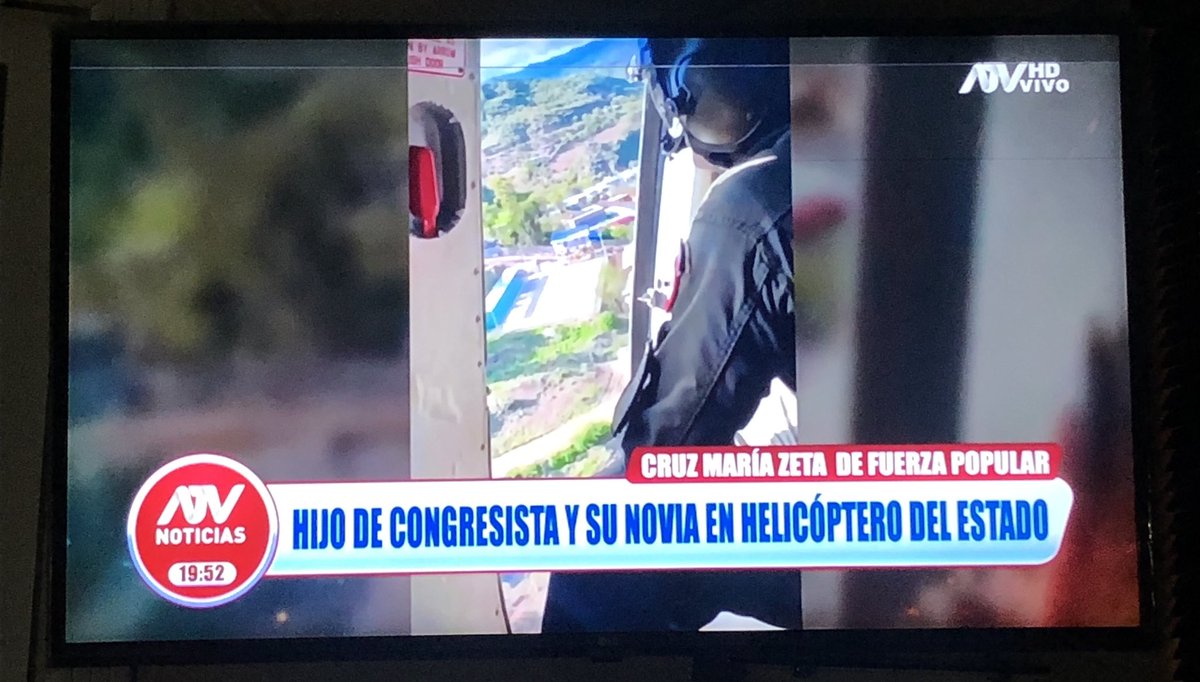 pifali123's tweet photo. No q @PedroCastilloTe era q llevaba la familia en avión presidencial y hoy lo hace @congresoperu @maricruz_zeta lleva a hijo y novia en helicóptero del Estado y adivinen que? Pues era de @FuerzaPopular__ Pues se escupe al cielo y les cae en la cara , critican y están peor q Asco https://t.co/VueBOVx8eK