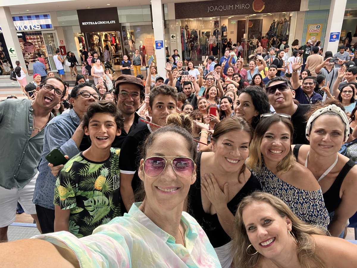 edithtapia25's tweet photo. Firma de autógrafos por REINAS SIN CORONA
¡Empezamos la 3 era semana en cines!
@alexandragrana  @ClaudioCalmet  @sinargollas @portugal_rosa  @KarlaFMG @MatiasRaygada @VivaPierola @RenatoBonifaz @carlosmestaleon @FamiliasNi @fran_aronsson https://t.co/ezIALkuaVc
