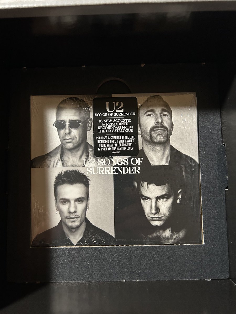 bear_fuzzy's tweet image. It’s not the vinyl, but I’m still smiling with today’s mail call

Funnily enough, it’s the last thing I preordered from u2.com but it’s the first order to be delivered

Tshirt is great, CD awesome but I eagerly await the vinyl 

#U2SOS40 #U2SOS #SongsOfSurrender