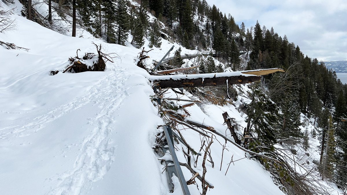 KirkwoodMtnCoop's tweet photo. FYI - Emerald Bay's open with #NoControls... No worries if you have a Tesla or Prius vehicle with chains... https://t.co/3wogDsgaK1