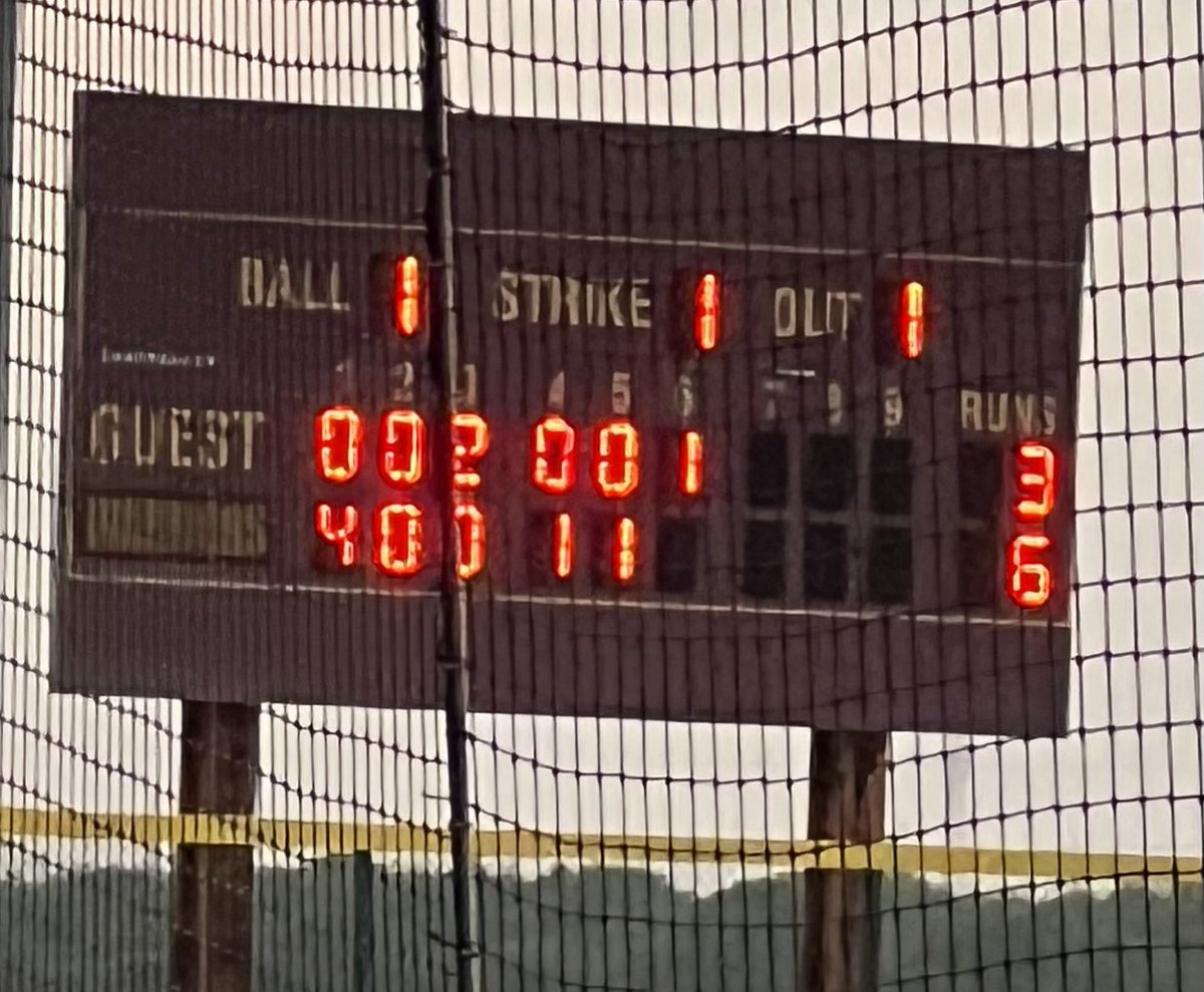 yayyaysmith's tweet photo. JV Maroon Warriors take the W against London… #WE #yayyay #JSmith @TMWarriorBSBL @Jkmoody44 https://t.co/CFKfCaxu9b
