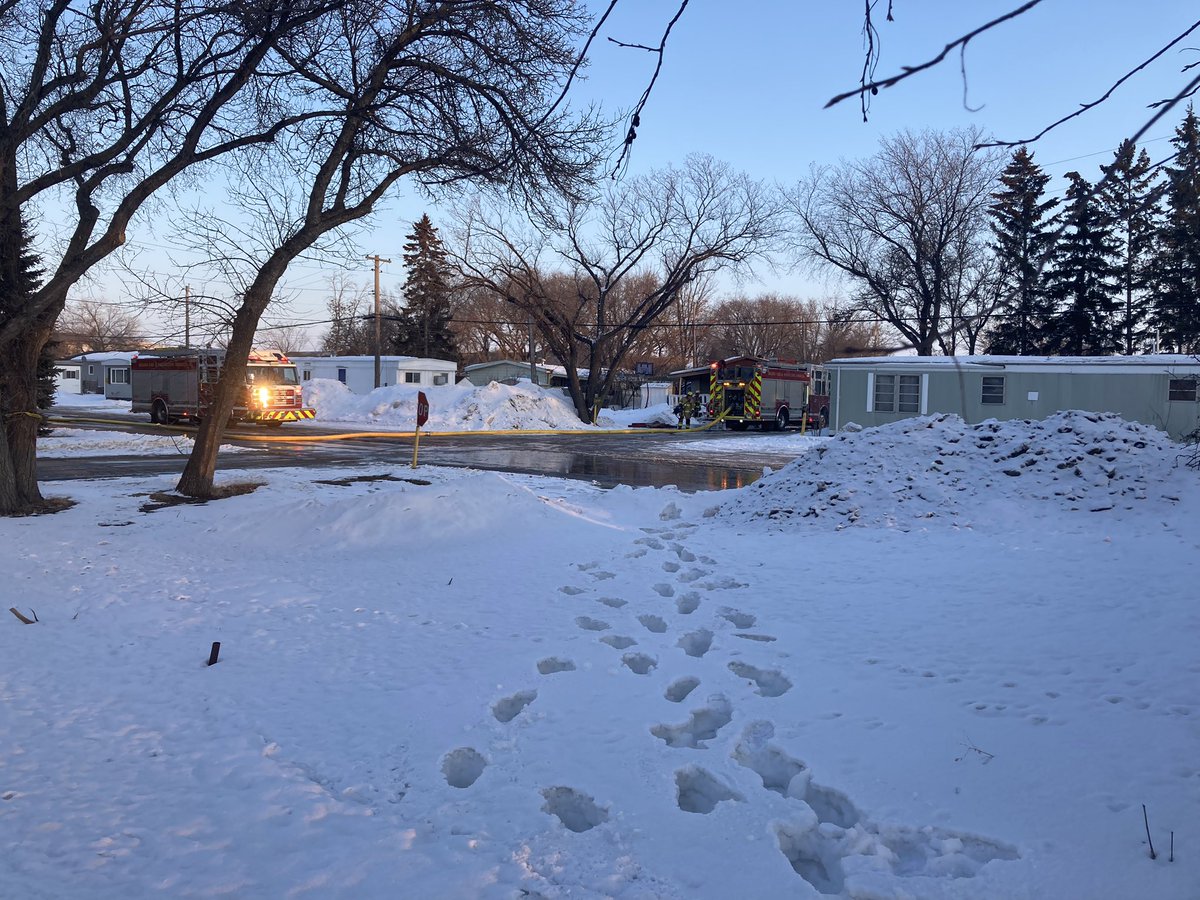 br1en's tweet photo. Some sort of fire in glen elm trailer courts, power is out  #yqr https://t.co/YnejGMOmvr