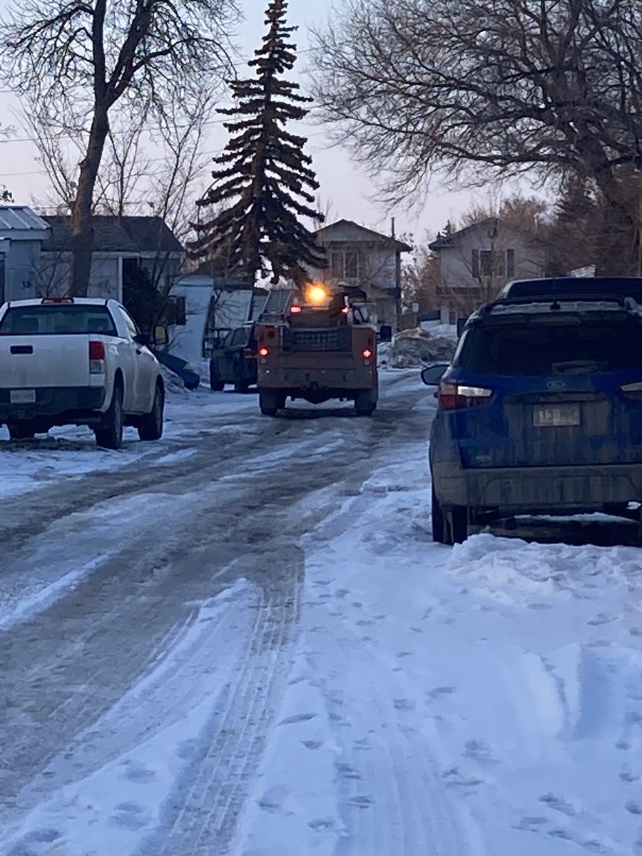 br1en's tweet photo. Some sort of fire in glen elm trailer courts, power is out  #yqr https://t.co/YnejGMOmvr