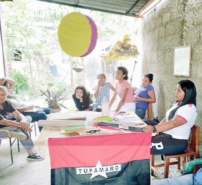 BloqCentroOccid's tweet photo. En @caraboboMRT, Mpio. Carlos Arvelo, la Vocera Femenina @amarilymoralesg continúa en intercambio de saberes y experiencias, con talleres de elaboración de piñatas para impulsar el espíritu emprendedor, solidario y la cultura del trabajo colectivo.

#CeroToleranciaALaCorrupción https://t.co/AKKGBVbz6Y