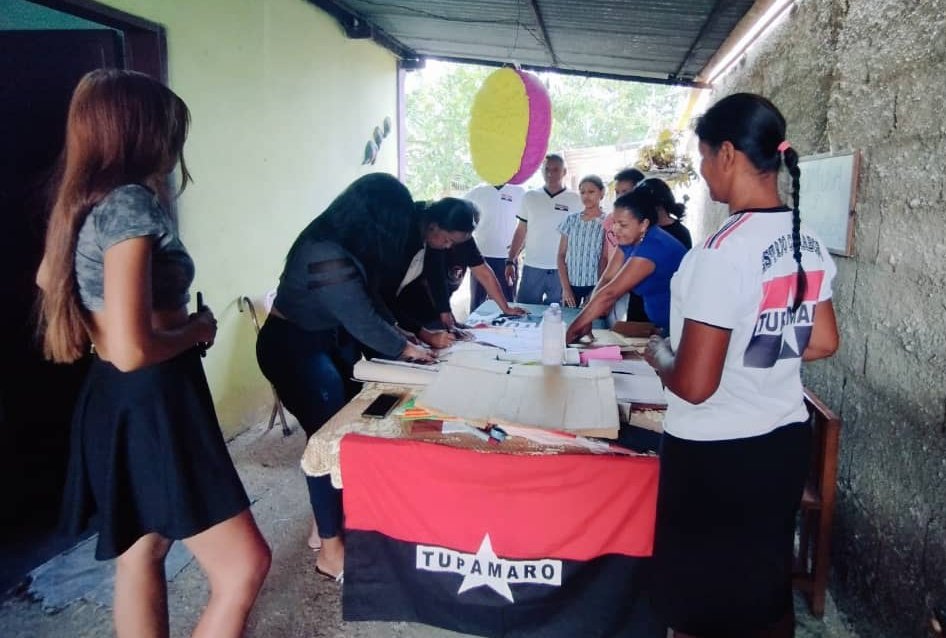BloqCentroOccid's tweet photo. En @caraboboMRT, Mpio. Carlos Arvelo, la Vocera Femenina @amarilymoralesg continúa en intercambio de saberes y experiencias, con talleres de elaboración de piñatas para impulsar el espíritu emprendedor, solidario y la cultura del trabajo colectivo.

#CeroToleranciaALaCorrupción https://t.co/AKKGBVbz6Y