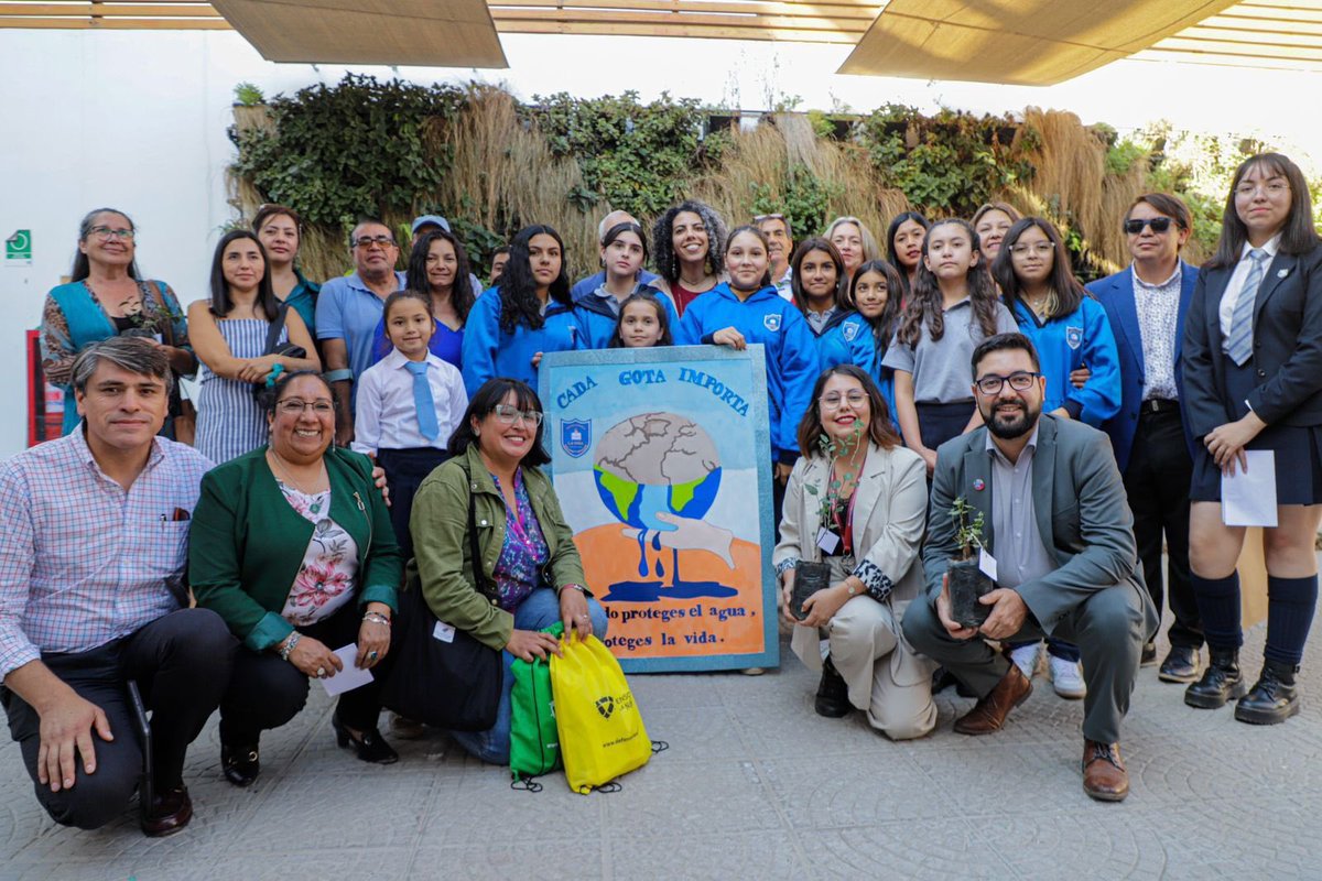 PanketaCc's tweet image. 🌱 En el día Mundial del Agua junto a Niñez , Mujeres , Aprs Chile Organizaciones Territoriales Comite Comunal Ambiental jjvv comunidad 
Se Realizó la Actividad dando un mensaje al país Sobre resguardar la gestión comunitaria del Agua  💧 @defensorianinez @AprCabildo @AprQuinta