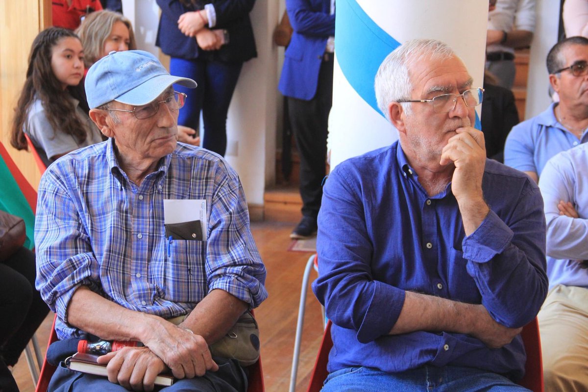 PanketaCc's tweet image. 🌱 En el día Mundial del Agua junto a Niñez , Mujeres , Aprs Chile Organizaciones Territoriales Comite Comunal Ambiental jjvv comunidad 
Se Realizó la Actividad dando un mensaje al país Sobre resguardar la gestión comunitaria del Agua  💧 @defensorianinez @AprCabildo @AprQuinta