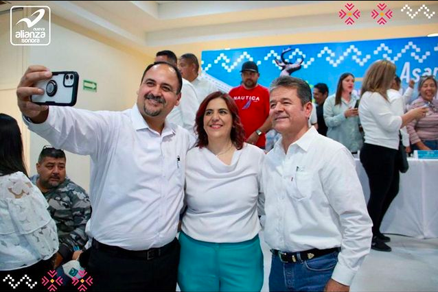 NASonoraMx's tweet photo. Los diputados aliancistas @BettyCotaPonce y @FerminTrujilloF trabajan desde el @CongresoSon con iniciativas, así como leyes que encaminan a nuestro estado hacia un futuro más sólido. 👏💙 https://t.co/ayK3LL7zrs