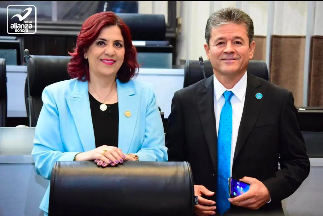 NASonoraMx's tweet photo. Los diputados aliancistas @BettyCotaPonce y @FerminTrujilloF trabajan desde el @CongresoSon con iniciativas, así como leyes que encaminan a nuestro estado hacia un futuro más sólido. 👏💙 https://t.co/ayK3LL7zrs