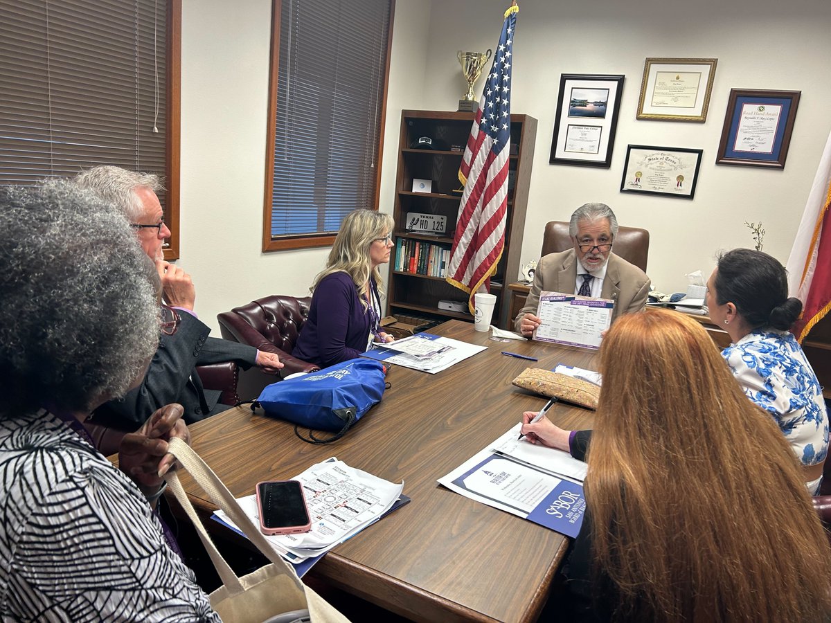 raylopezfortx's tweet photo. Today was REALTOR® Day at the Texas Capitol! It was a pleasure to meet the wonderful members of the @SABoardREALTORS. I really appreciate your visitation today to the State Capitol, where my office serves as your office.
#realtor #RealtorDay #TXLege https://t.co/OAA0u4UJaU