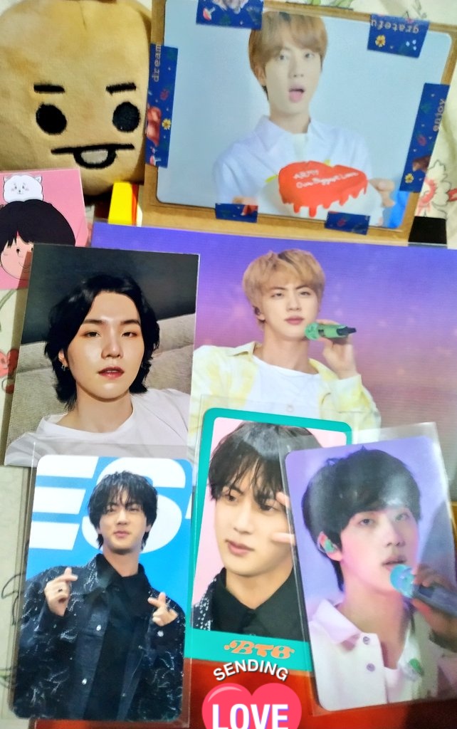 Feedback positivo pra <a href="/WeBitch1/">ARIRANG⁷</a> que me vendeu esse kit do Jin, veio super bem embalado e com mimos 💜 muito obrigada!!