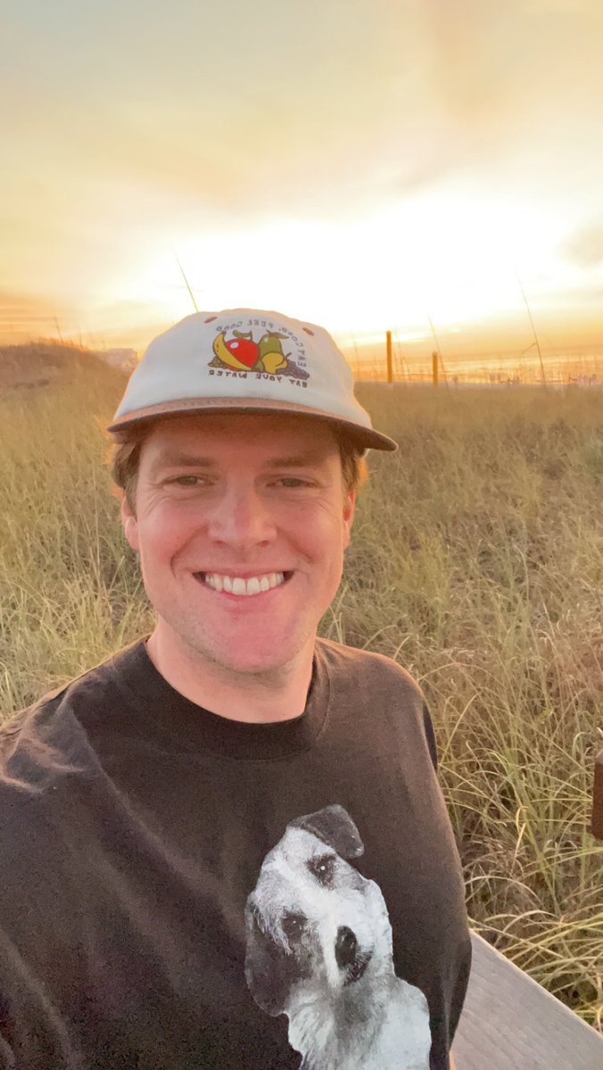 CaucasianJames's tweet photo. sunsets are proof that endings can often be beautiful too https://t.co/ymefPAy4ll