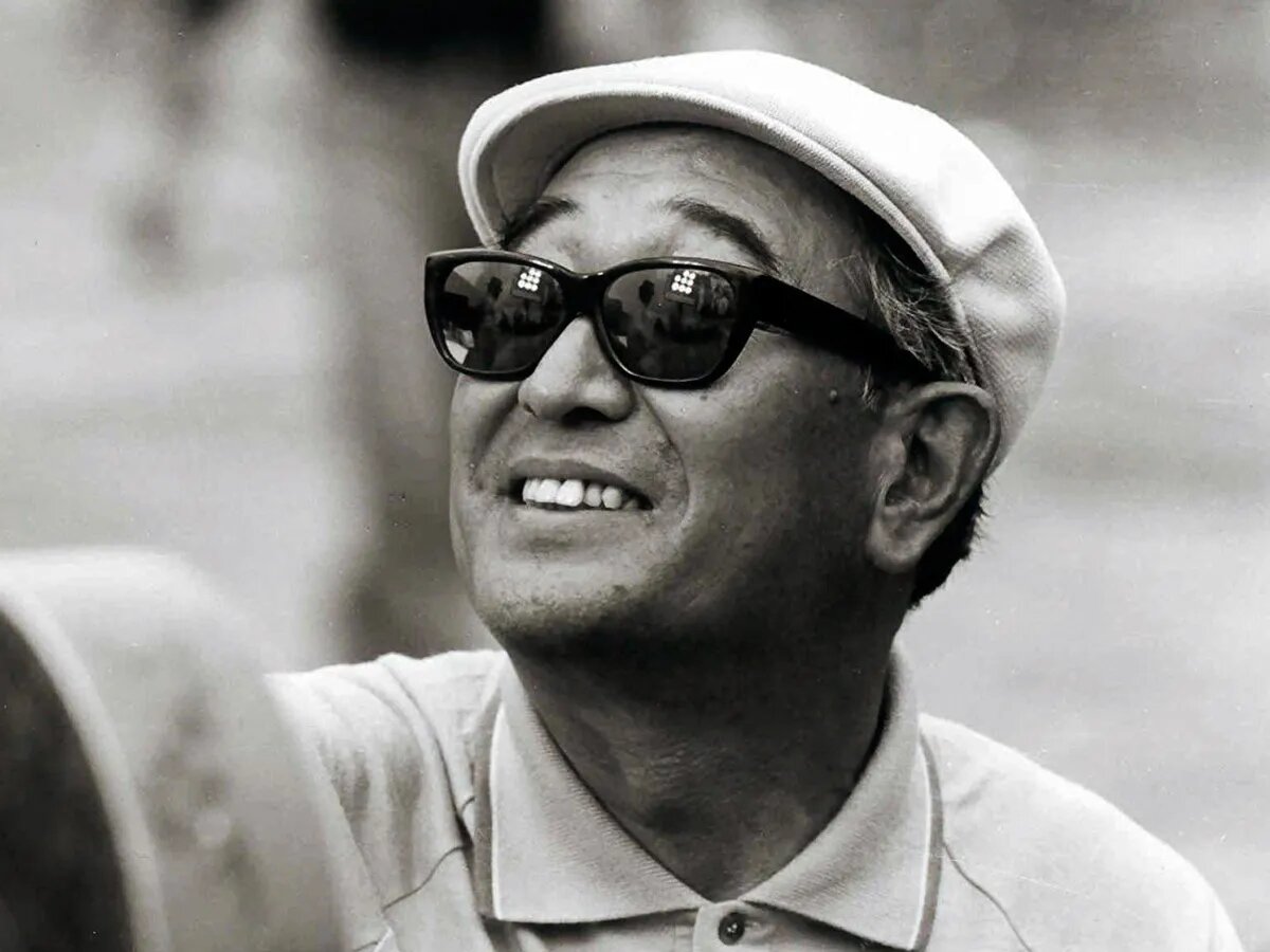 Hoy recordamos al magistral cineasta japonés, Akira Kurosawa, en el 113º aniversario de su nacimiento. Pintor de vocación, director de profesión. Su contribución al acervo cultural no tiene parangón. Una mente preclara y reflexiva, un poeta de la imagen. ¿Obra suya favorita?