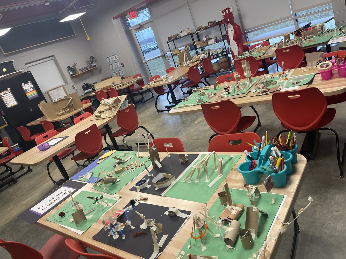 DieckSCCS's tweet photo. Dieck hosted our STEM/Literacy Night &amp; @SloanMuseum did an absolutely fantastic job facilitating stations! Big shout out to our Creek STEM experts @KelleyMaDonna &amp; @michelebielby for their work as well! Thanks to all staff &amp; community members who came out tonight! #Learn #Grow https://t.co/ia1C7PhIyt