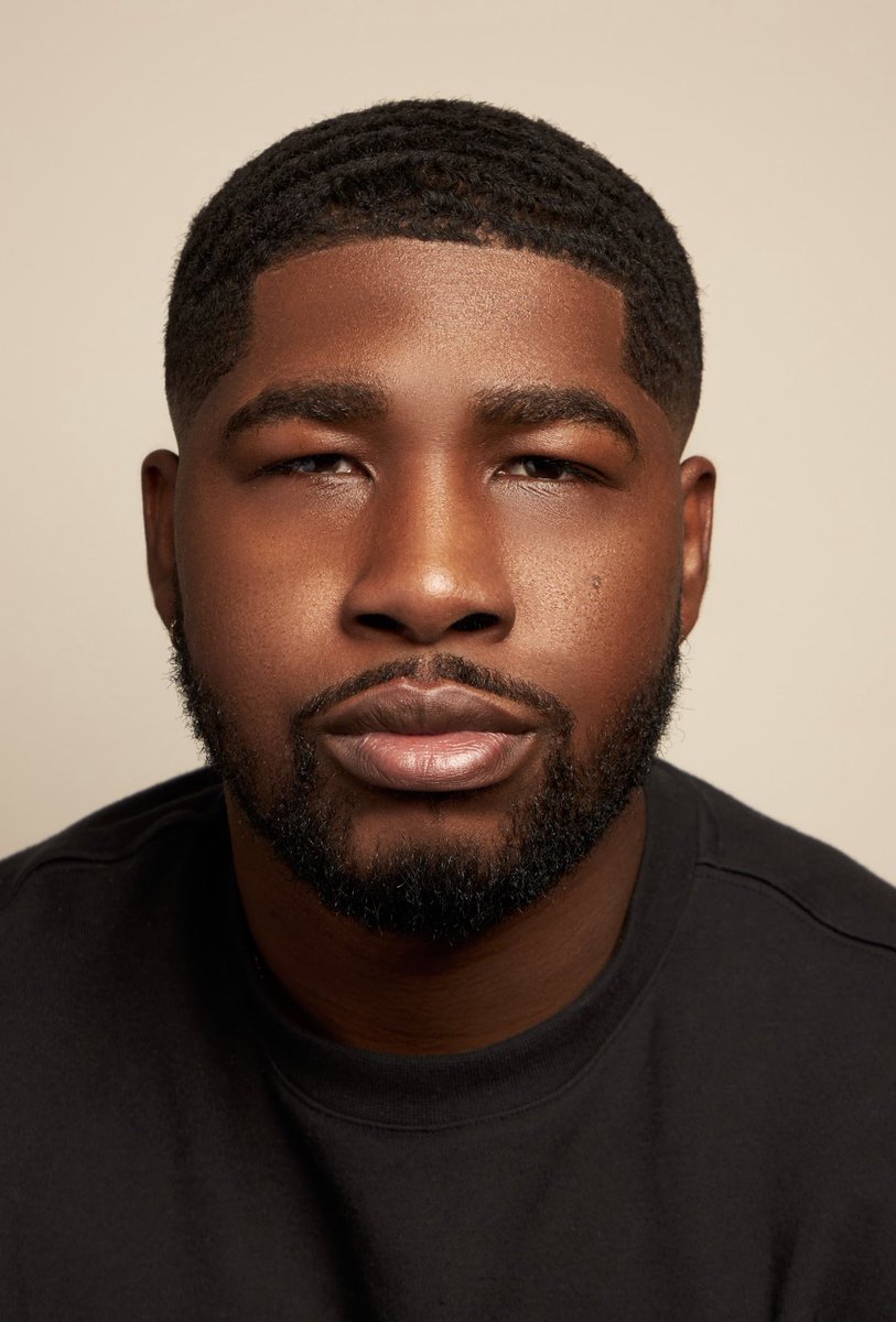 tree_no_branch's tweet image. I randomly took some head shots and they came out kinda decent 😅