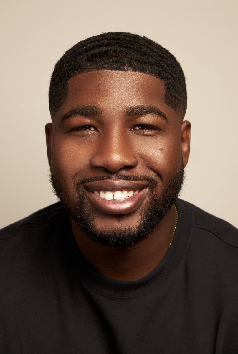 tree_no_branch's tweet image. I randomly took some head shots and they came out kinda decent 😅