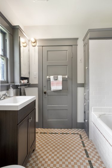 Do you like this bathroom style?
#bathroom #bathroomstyle #bathroomremodel #livingrooms #livingroomstyle #doors #screendoor #olddoor #kitchendoor #pantrydoor #stormdoor #antiquedoor #bedroomdoor #refinisheddoor #diyersofinstagram #fixerupperfarm #farmhouseprojects #diyrenovation