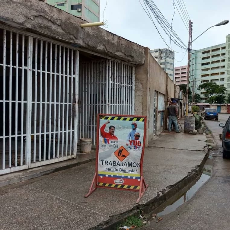 Los trabajos de recuperación y las mejoras que estamos haciendo al Mercado Artesanal de Juan Griego van avanzando "viento en popa" . Ya tenemos un 20% de avance en la segunda etapa de este proyecto que incluye la impermeabilización total del techo.

<a href="/nicolasmaduro/">Nicolás Maduro</a> #YulArmas