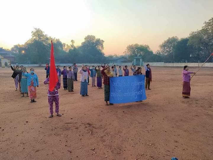 miN13700's tweet photo. Revolutionary residents in the northern part of Yinmarbin township held their daily anti-dictatorship demonstration on the morning of March 23.

#AcceptNUGRejectMilitary
#2023Mar23Coup
#WhatsHappeningInMyanmar https://t.co/RQGYdqNZKf