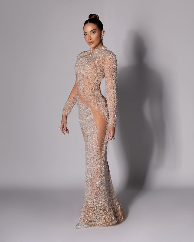 revestidamag's tweet photo. Por qué un look si podemos tener dos en uno 🤩

@GabiDesangles esta noche es la “Sirena de Cristal”, luciendo un espectacular vestido del Diseñador Dominicano Luís Domínguez.

#revestidamag #estoyrevestida #revestida #premiossoberano2023 https://t.co/moMRMxgRXB