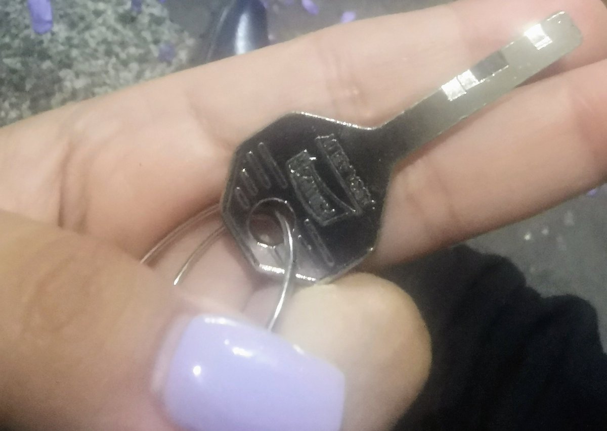 1618Ingrid's tweet photo. Alguien perdió su llave?? #UnitecCampusSur https://t.co/oi0PllnAMy
