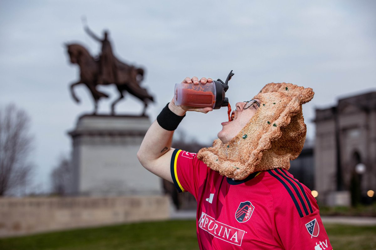 TRavManSTL's tweet photo. Shaking off the breadcrumbs so I can cheer on @stlcitysc when they take on @realsaltlake on 3/25. 
.
.
.
.
.
#toastedravioli #toastedravioliman #stl #stlsc #stlscsoccer #arthill #stlouis #stlmade https://t.co/1Wds3XgSh8