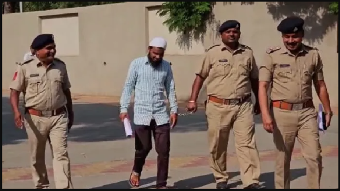 Indian_Analyzer's tweet photo. Godhra, Gujarat:
Mustafa Miyan used to Rape his stepdaughter. 

- He threatened to kill her mother if she spoke about this to her.
- He was exposed when the daughter was found Pregnant.

Court has announced DEATH SENTENCE to him👏

LKFC .@zoo_bear, Will any agency telecast this? https://t.co/pMbmChqPDD