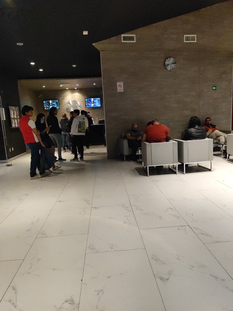 NoriiElizabeth's tweet photo. @Cinemex Hola Cinemex si asignaste boletos para el pre estreno en sonata premium? O solo estamos esperando a lo wey? https://t.co/m6NQ7sIPqq